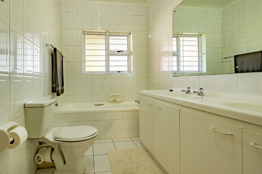 3 Bedroom Property for Sale in Kenridge Western Cape